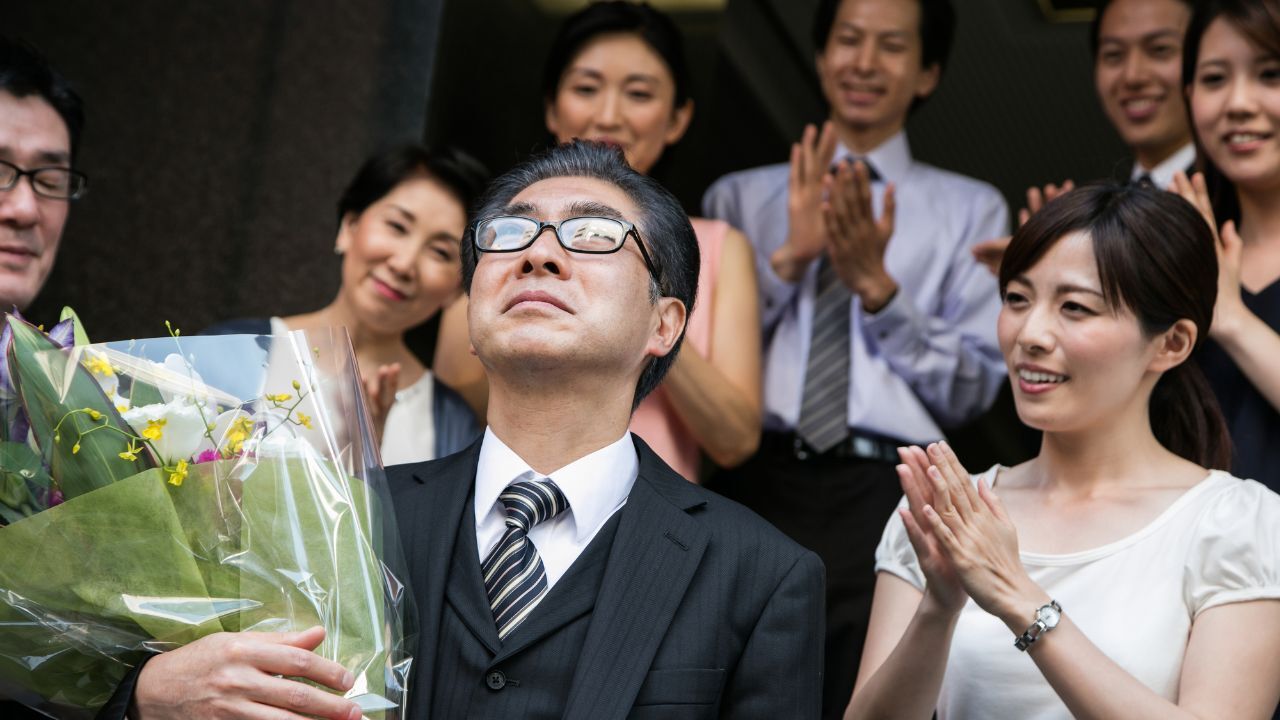 💔告别！月20万退休金，3000万资产…却收到一封惊魂纸条！