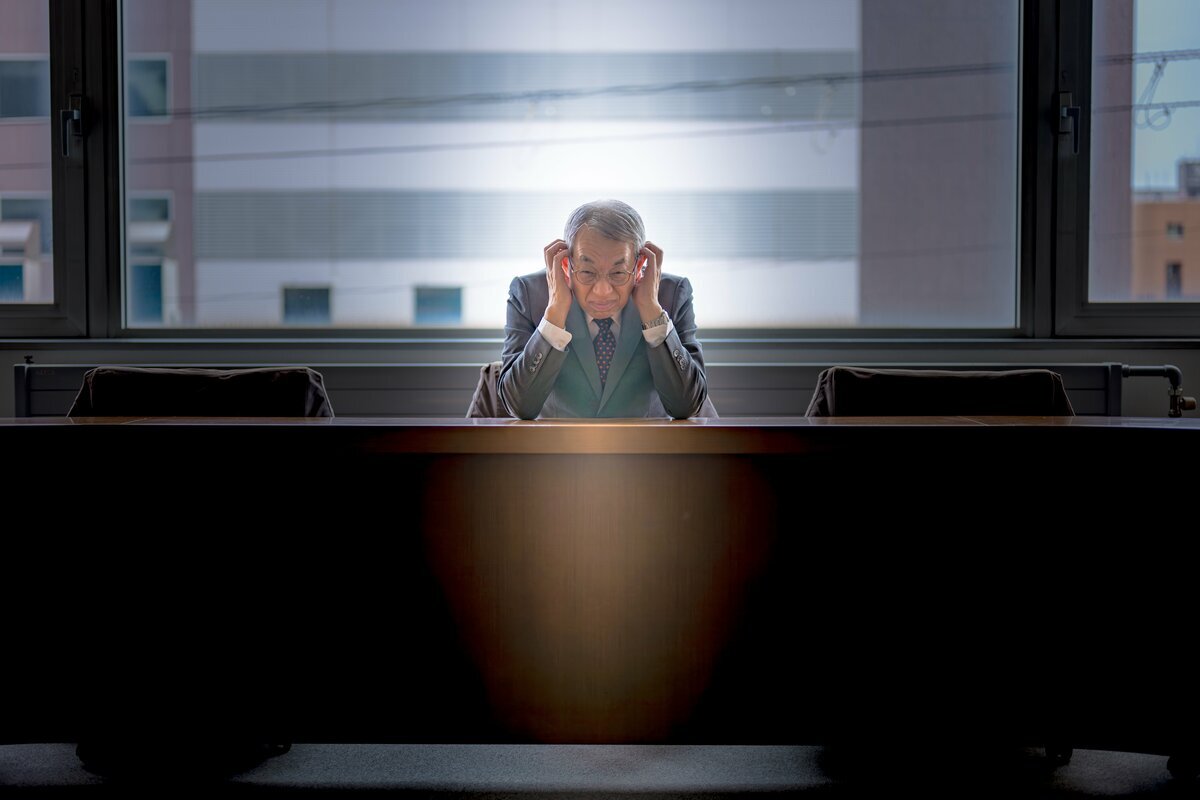 💥50岁精英全被拒!残酷的“中年危机”求职真相!