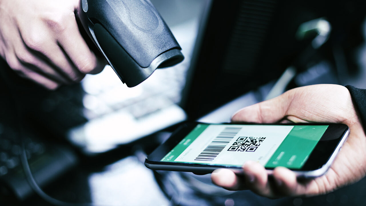 📱老人缴费:码支付 vs. 交通卡,到底哪个更轻松?