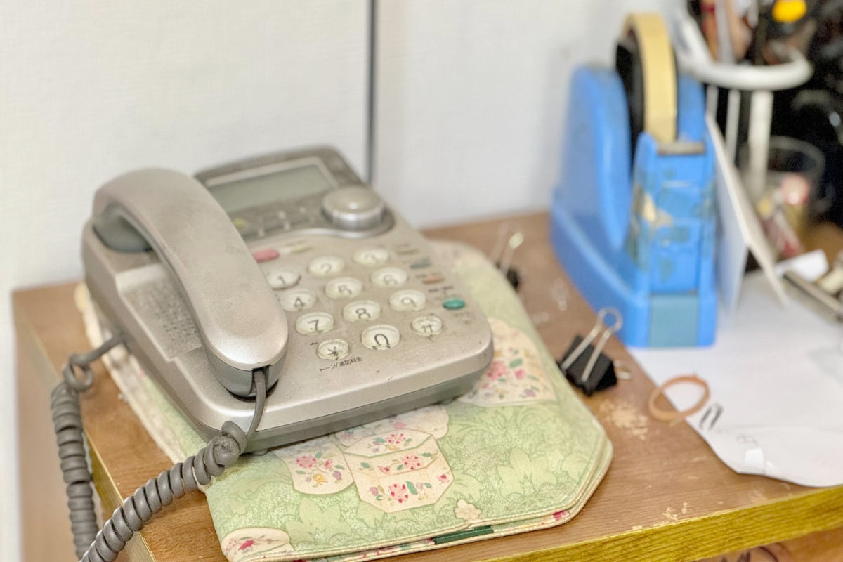 📱老家旧座机:每月被扣2000円!卖掉能回血吗?