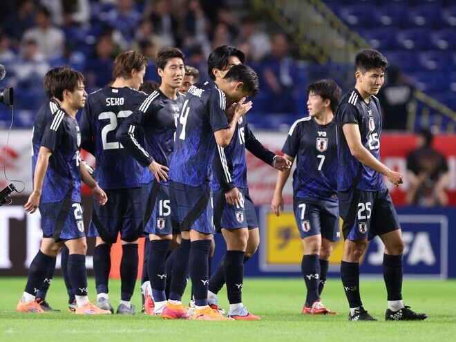 🚨国足：惨痛平局！球迷怒了：三后卫啥时候改？