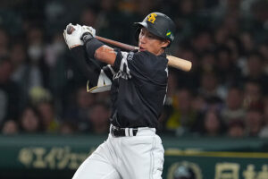 💥柳田悠岐：这球也太离谱了！甲子園炸裂！ 封面