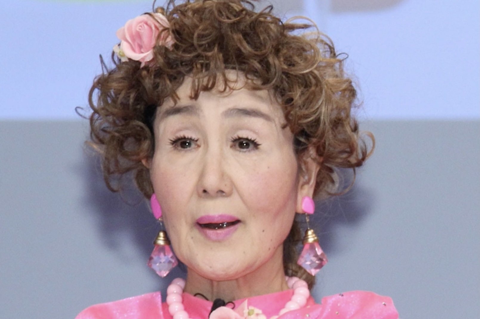 🔥“我…是不是得了老年痴呆？”喜剧演员家中遇火灾，丈夫揭露真相！