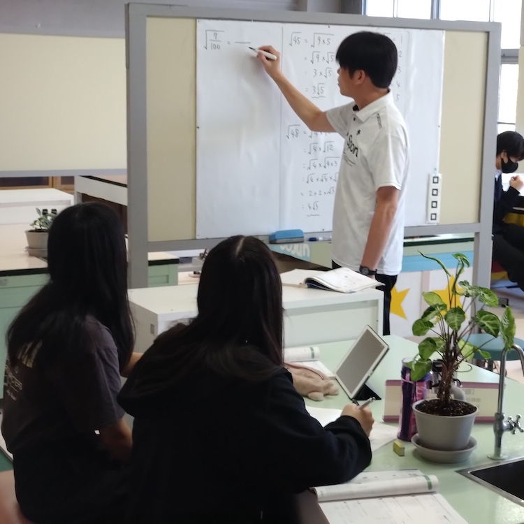 🏫 逃离课堂的34万孩子,这所学校却火了!