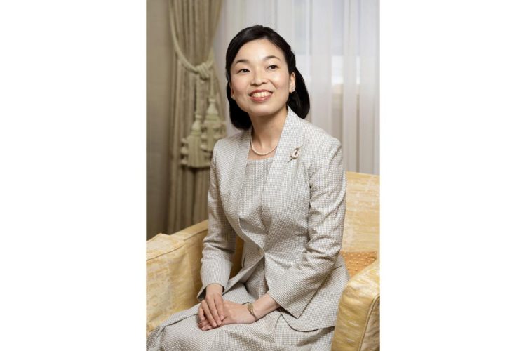 👑母女隔阂:王室新主露玄机,母子冷淡引人唏嘘!