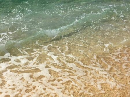 🌊 冲绳海滩惊魂！20岁中国男溺水昏迷，紧急救援！