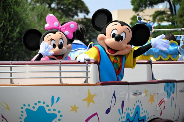 🔥热浪滚滚，迪士尼乐园却赚翻了！📈