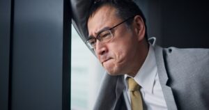 😭 年薪腰斩！53岁大叔的逆袭之路 封面