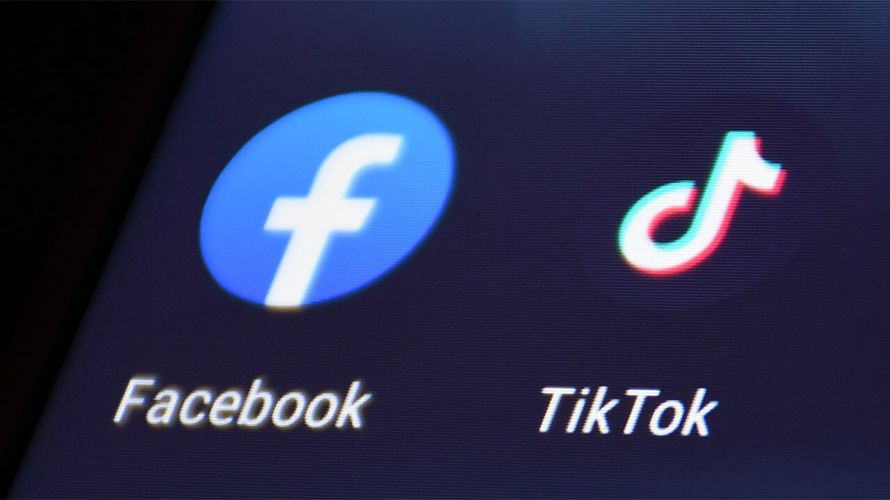 📱大学生：脸书？真香！老爸老妈都在用！