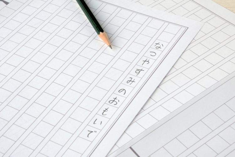 💰亲戚孩子给钱代写作业，合法？律师：不犯法，但别干！