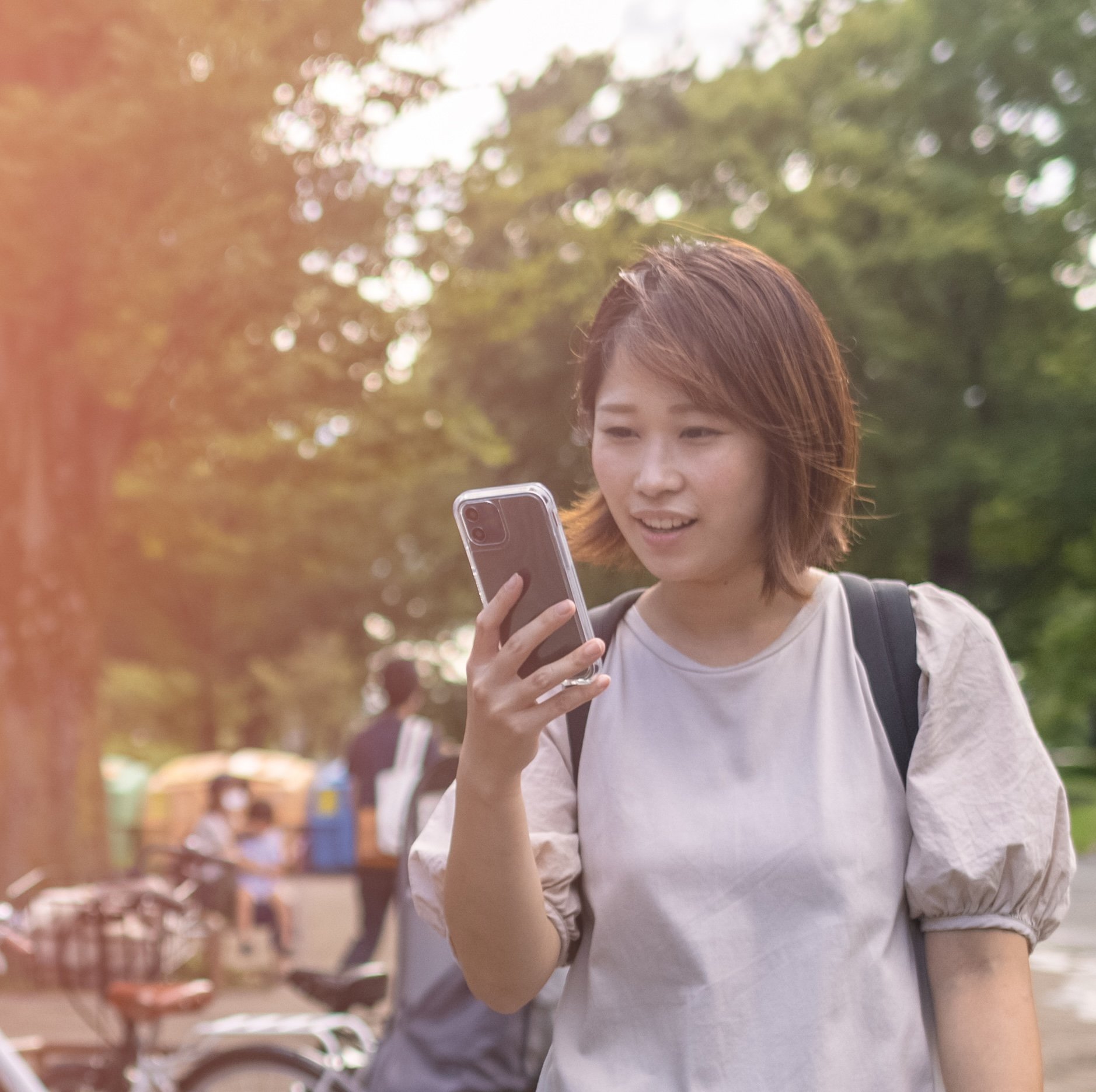 👶放下手机，看看孩子！沉迷手机的父母，育儿荒废了！