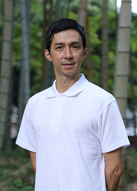 🚨记者被捕揭秘：新疆“全天候监控”的真相！