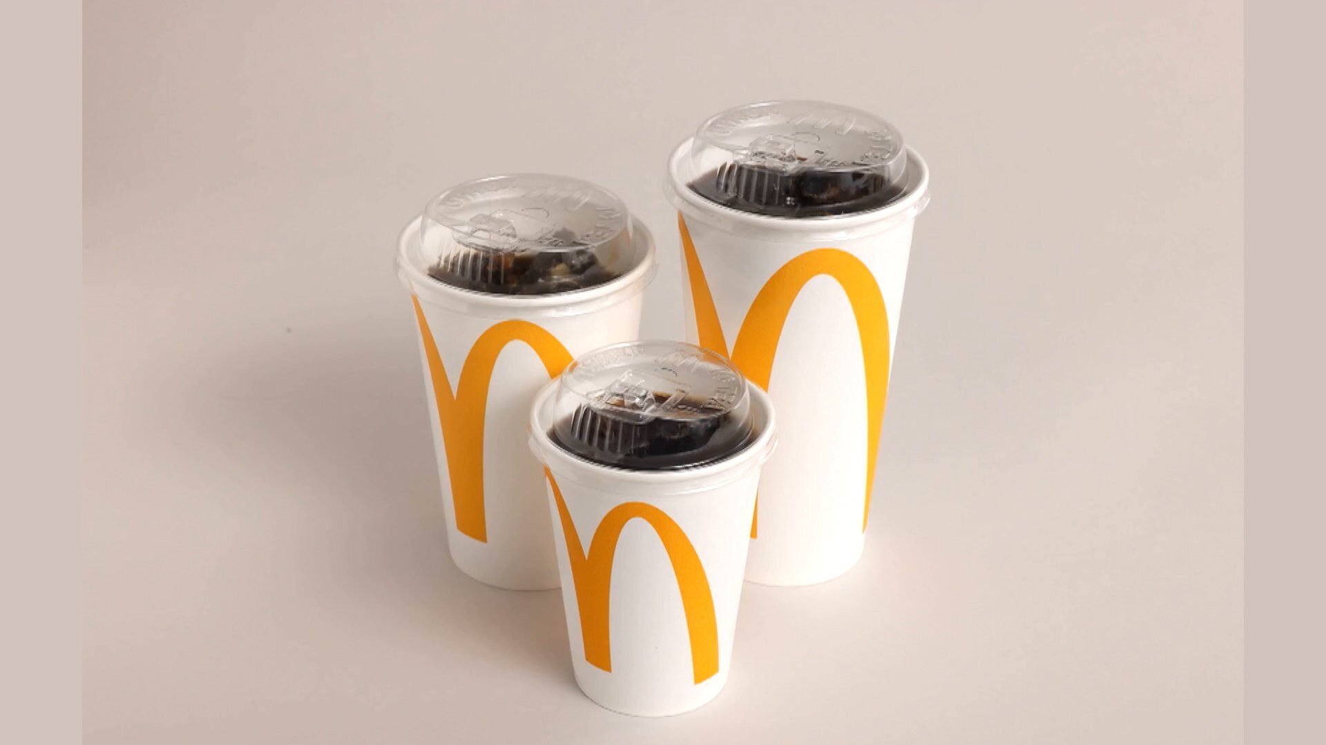 🥤麦当劳纸吸管终结!新款盖子来袭,外带再也不怕洒!