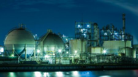 🔥绝境重生!他把800人当成全部家当!