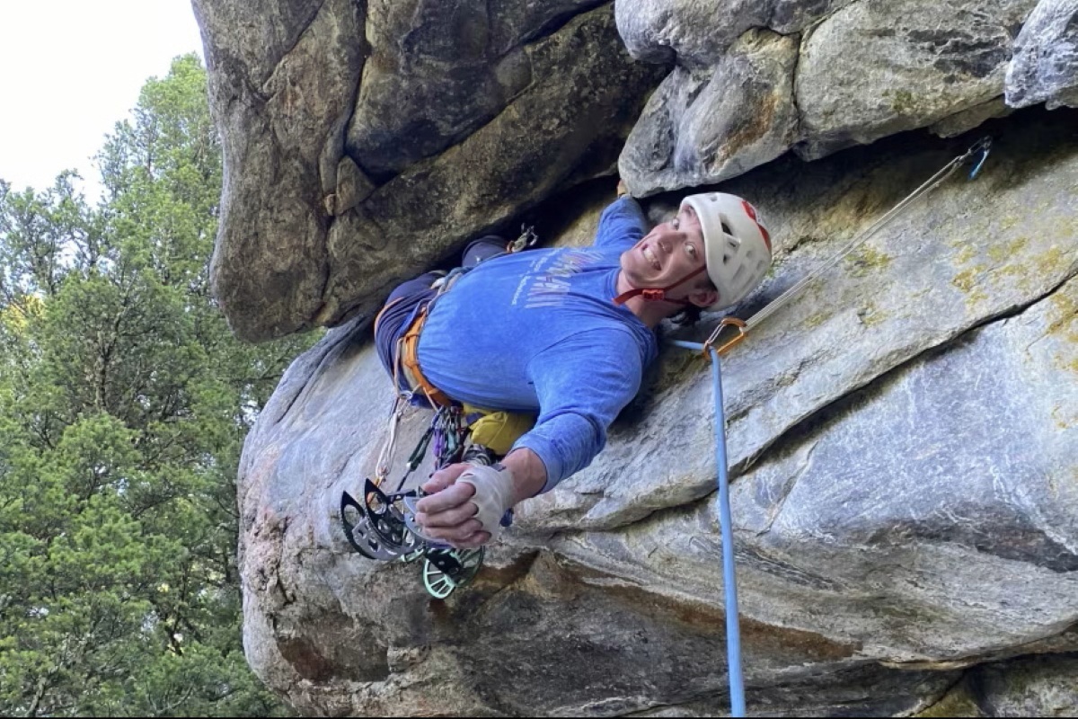 ⚠️ 年仅23岁!美国攀岩家殒命“巨岩”,令人心碎!