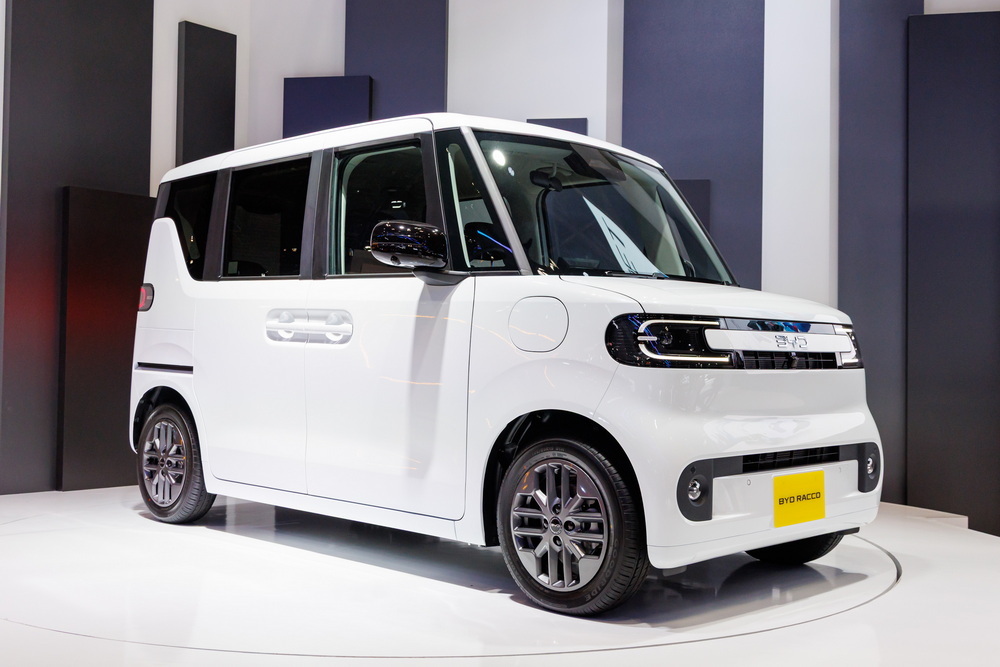 ⚡️比亚迪“小海豹”来袭！轻车竟也玩“大”！