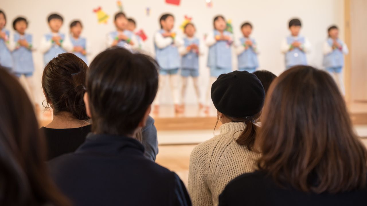 💔 年差婚的真相：儿子幼儿园老师的一句话，扎心了！