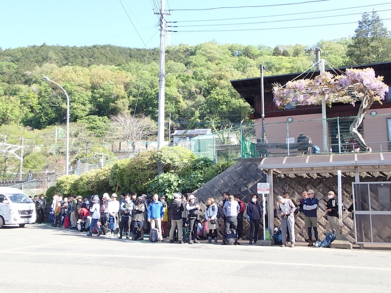 ⛰️ 徒步断腿?公交没了,山路咋走!
