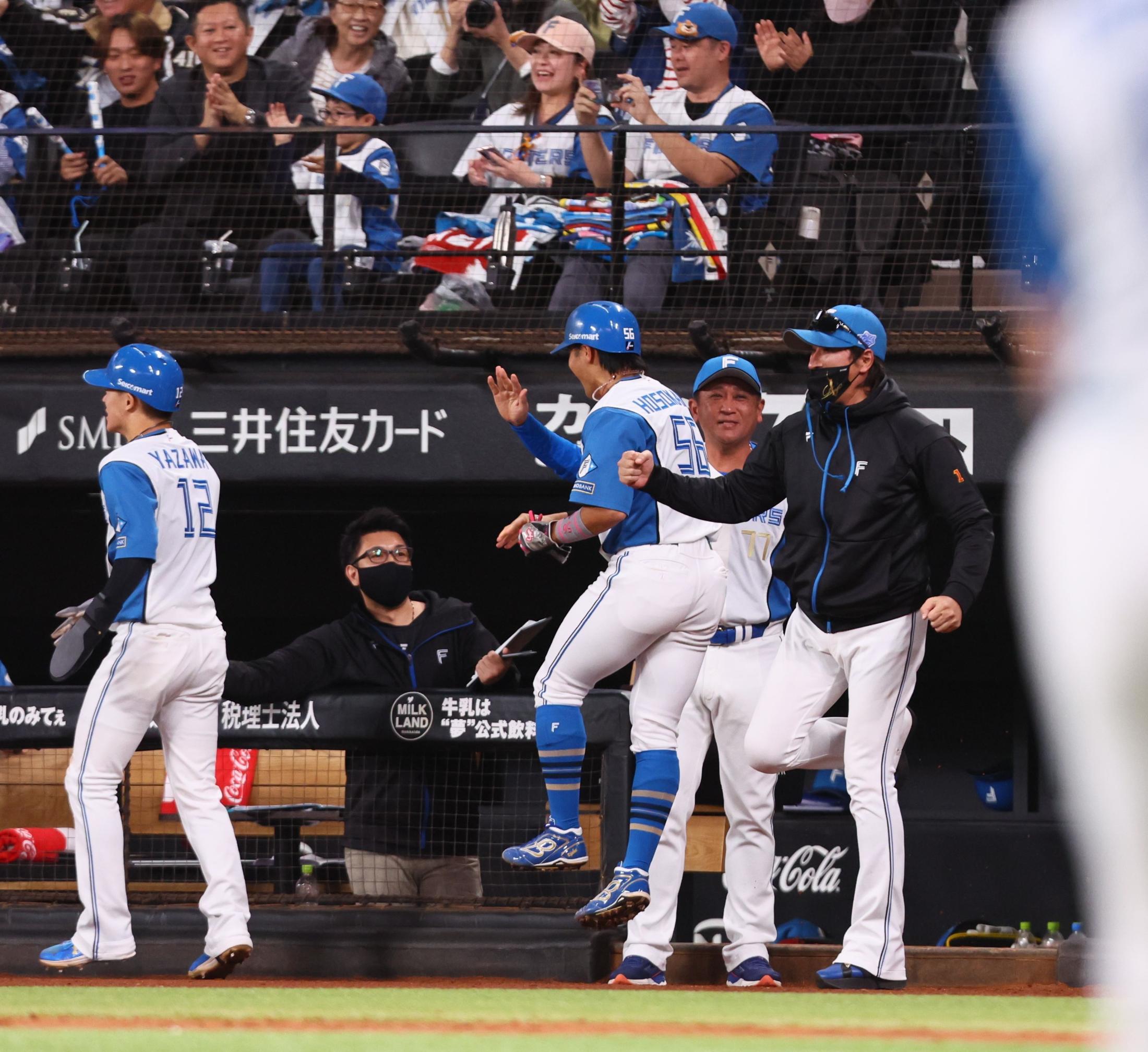 😭这跑垒，我哭死！单打跑回一垒，太激动了！