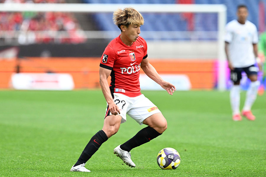 💥球场恶斗!浦和中场一招被罚下,恐遭重罚!