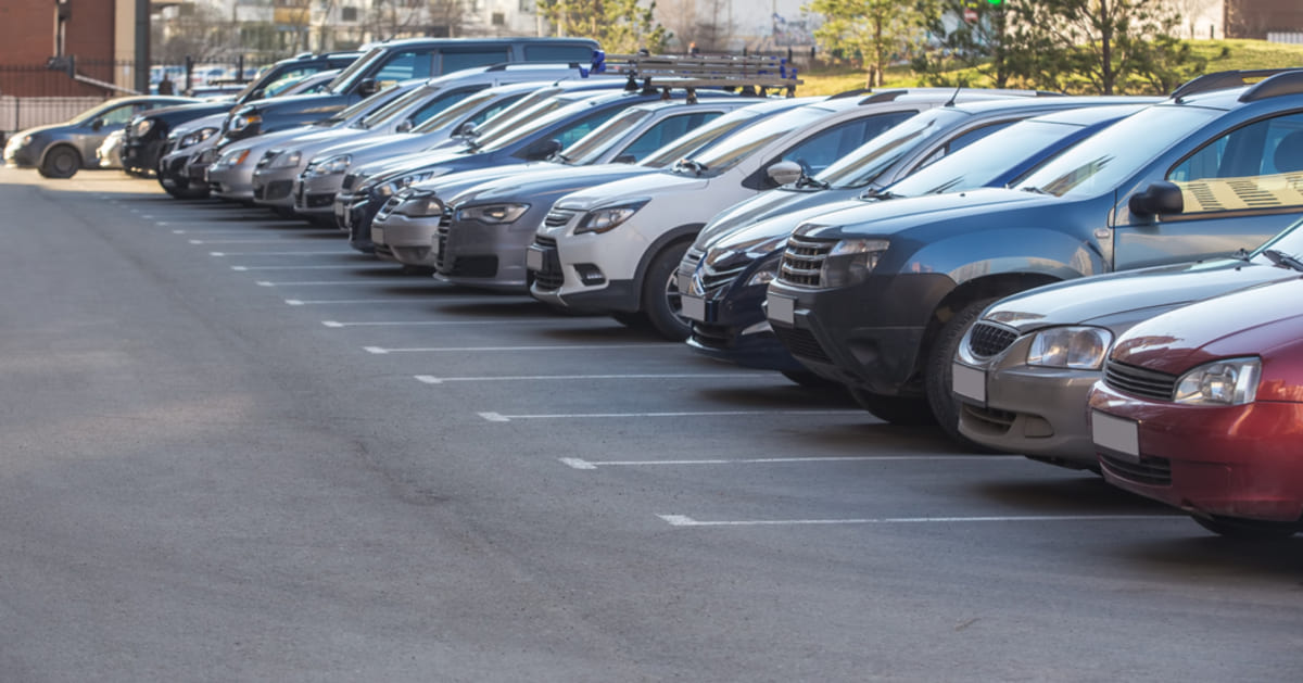 🏠揭秘：公租房里也能开豪车？入驻条件大公开！