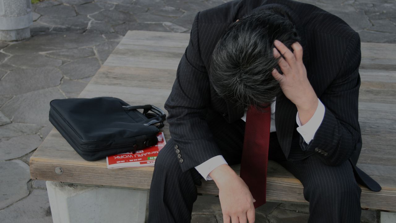 💥中年危机!20代狂飙,40代断崖,60代全军覆没!