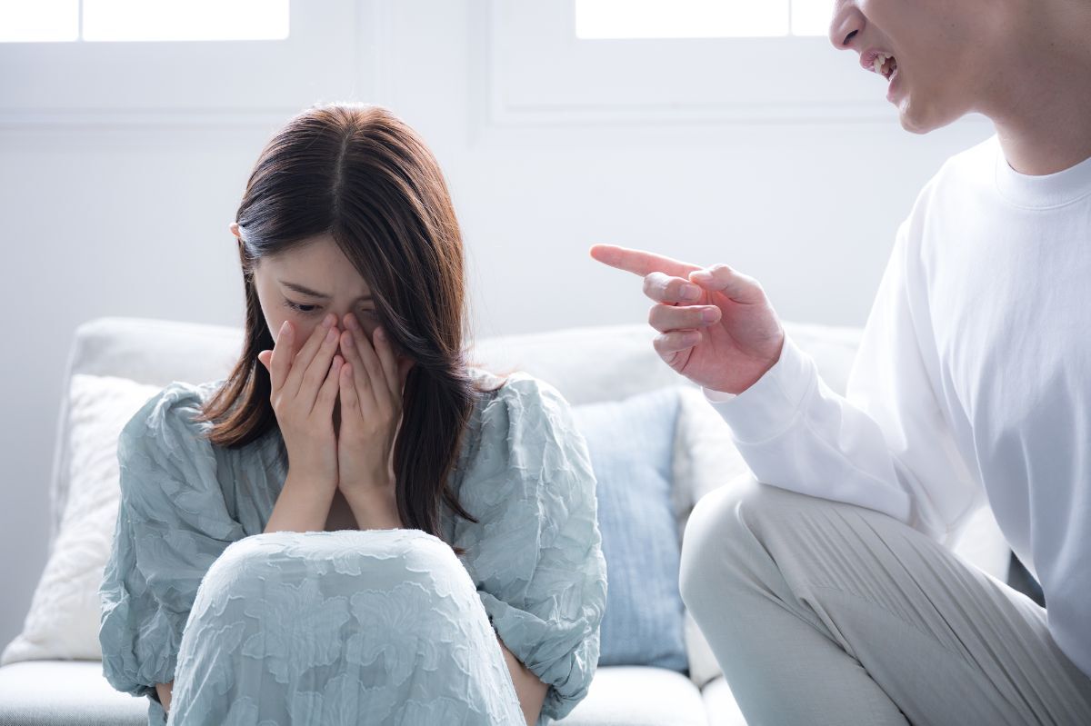 💔越有钱,越不忍!低收入人群竟更容易忍受精神虐待?