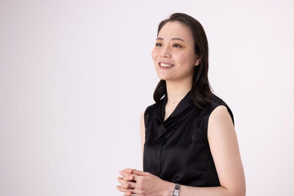 💔童年阴影，逆袭绽放！她仍爱那个伤害过她的人。