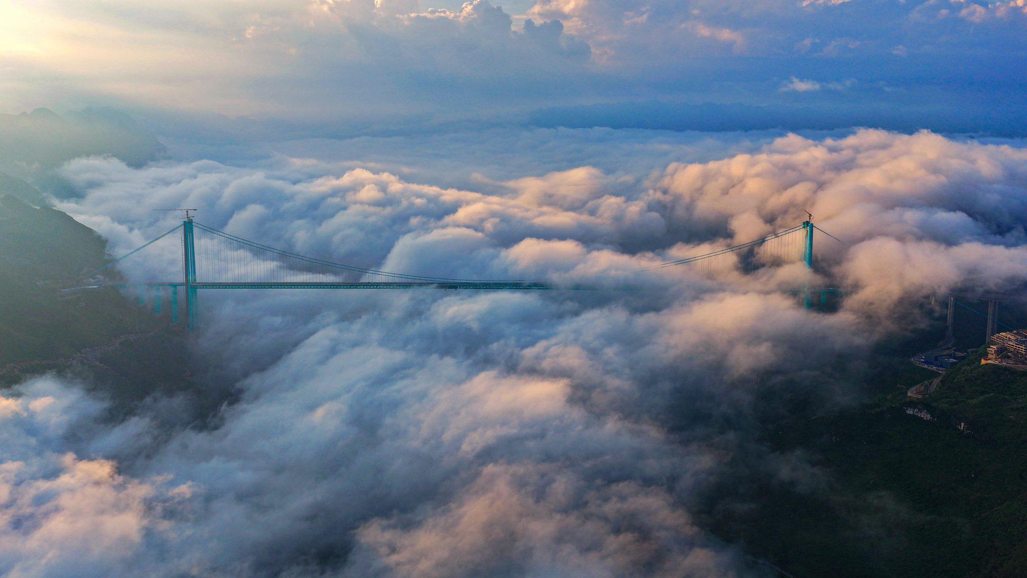 🌉 惊呆!中国“云端”大桥,伸手就能摸到云?