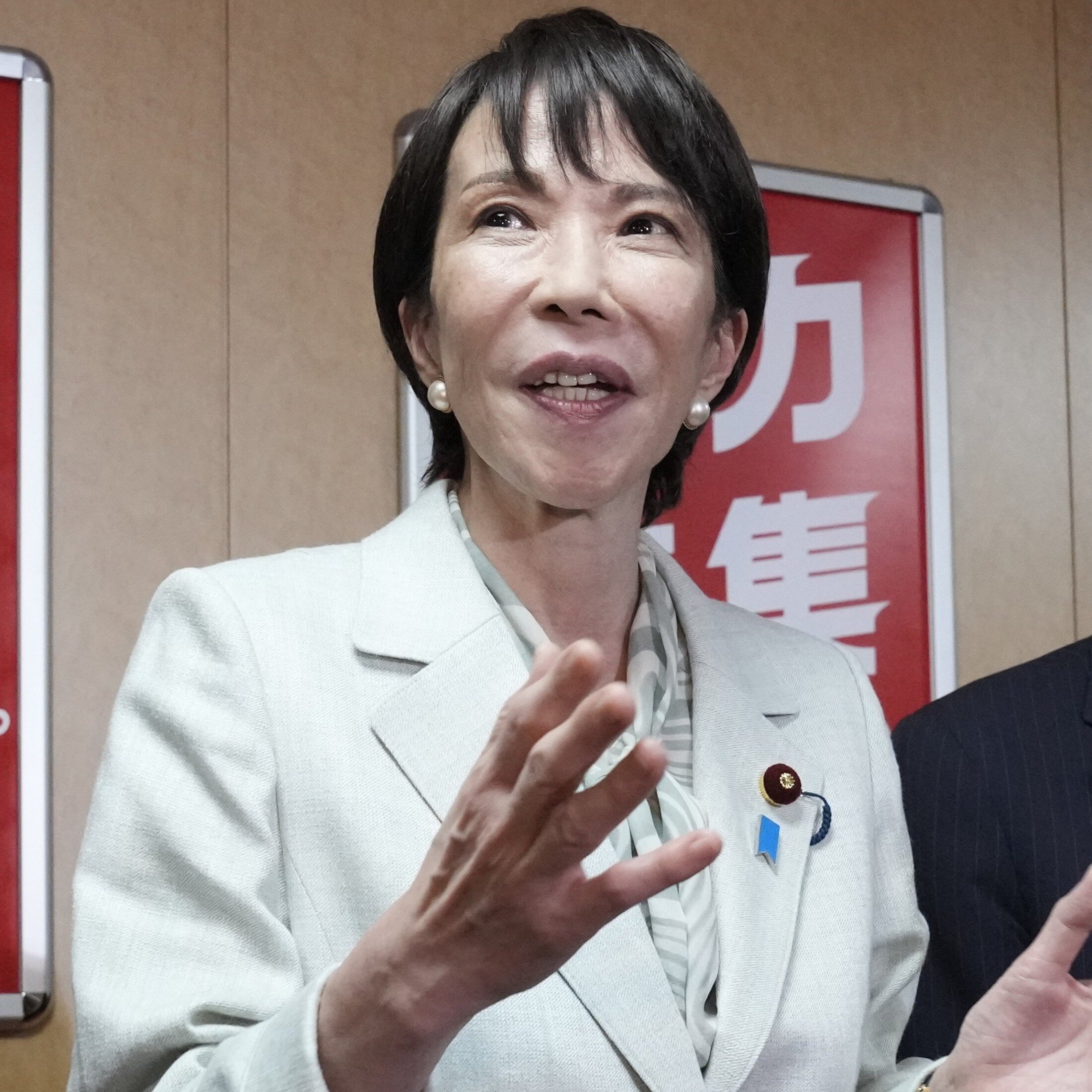 💥老记者“干预”民调？媒体道德大讨论！