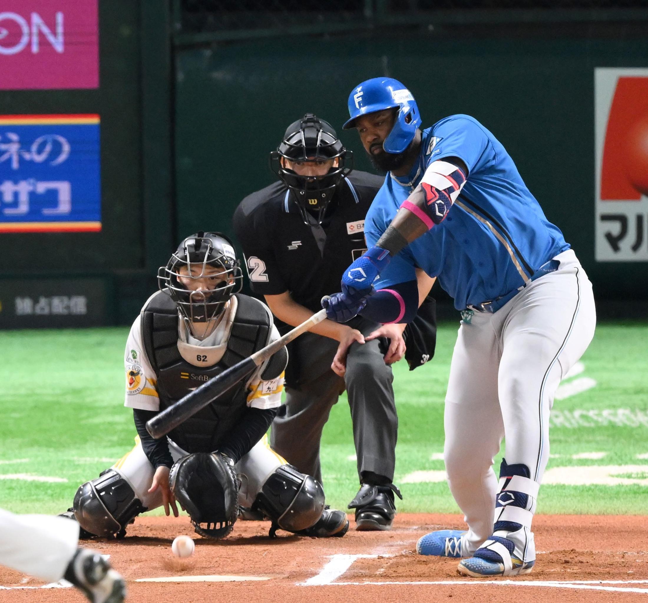 🔥怒火中烧!雷耶斯对三垒判决咆哮,挥棒争议引爆!