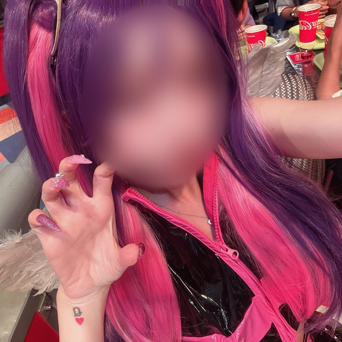 💥环球影城又翻车！大胆装扮引争议，尺度太大！