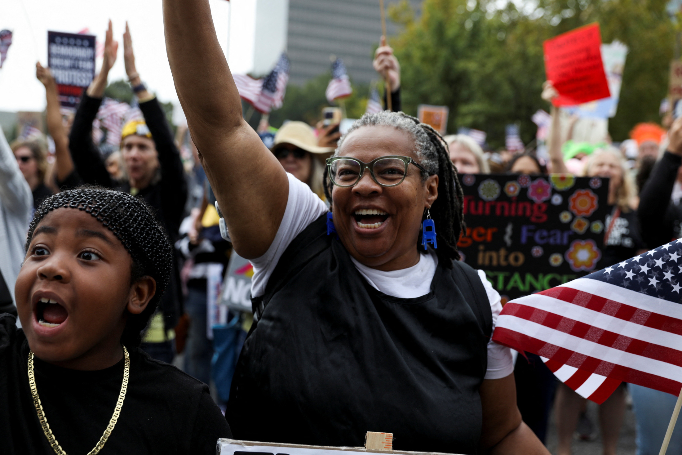 🔥美国人怒了！“我们要变革”，百万大游行！