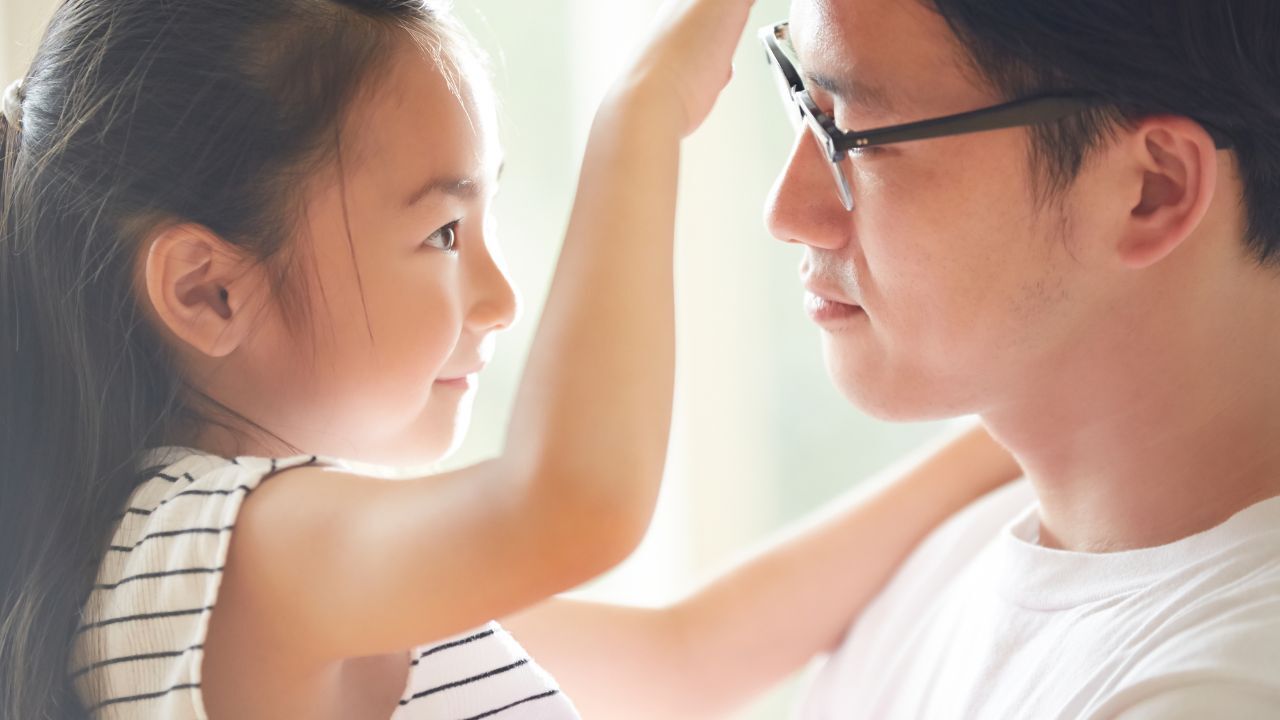 💰早退亿万，一年后…女儿一句话让他后悔！