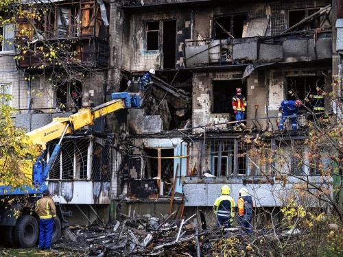 💥基辅遭百余架无人机袭!3死33伤,呼吁加强防空!