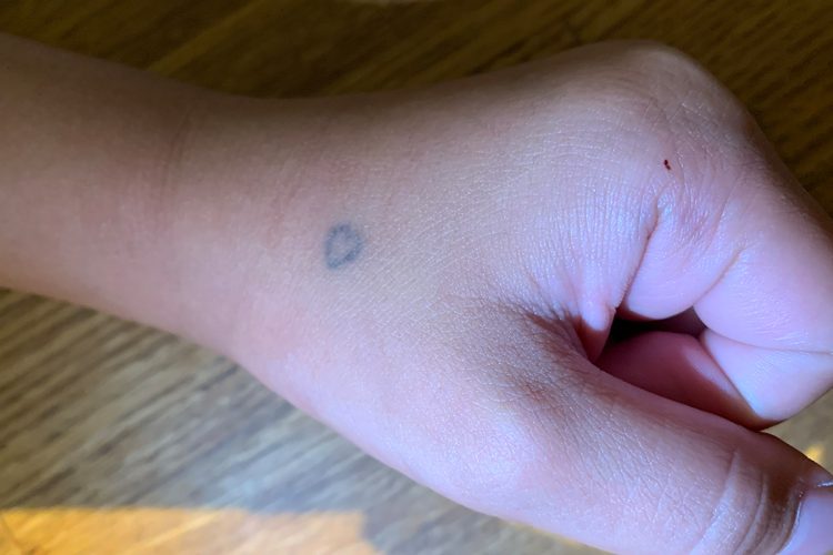 ⚠️10岁女孩满身纹身！谁让她受了这苦？