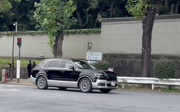 👑 特朗普座驾换新车！竟是…这低调奢华的丰田？