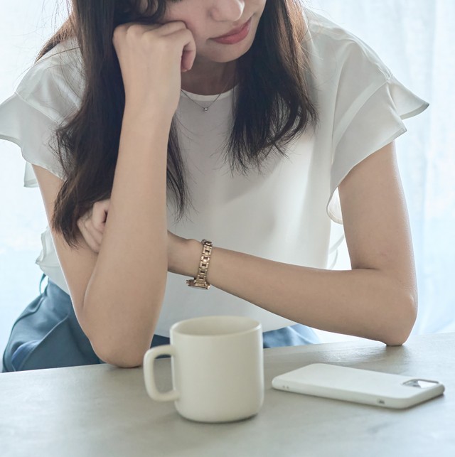 💔妈的男友嗜赌成性，家底掏空！她该怎么办？