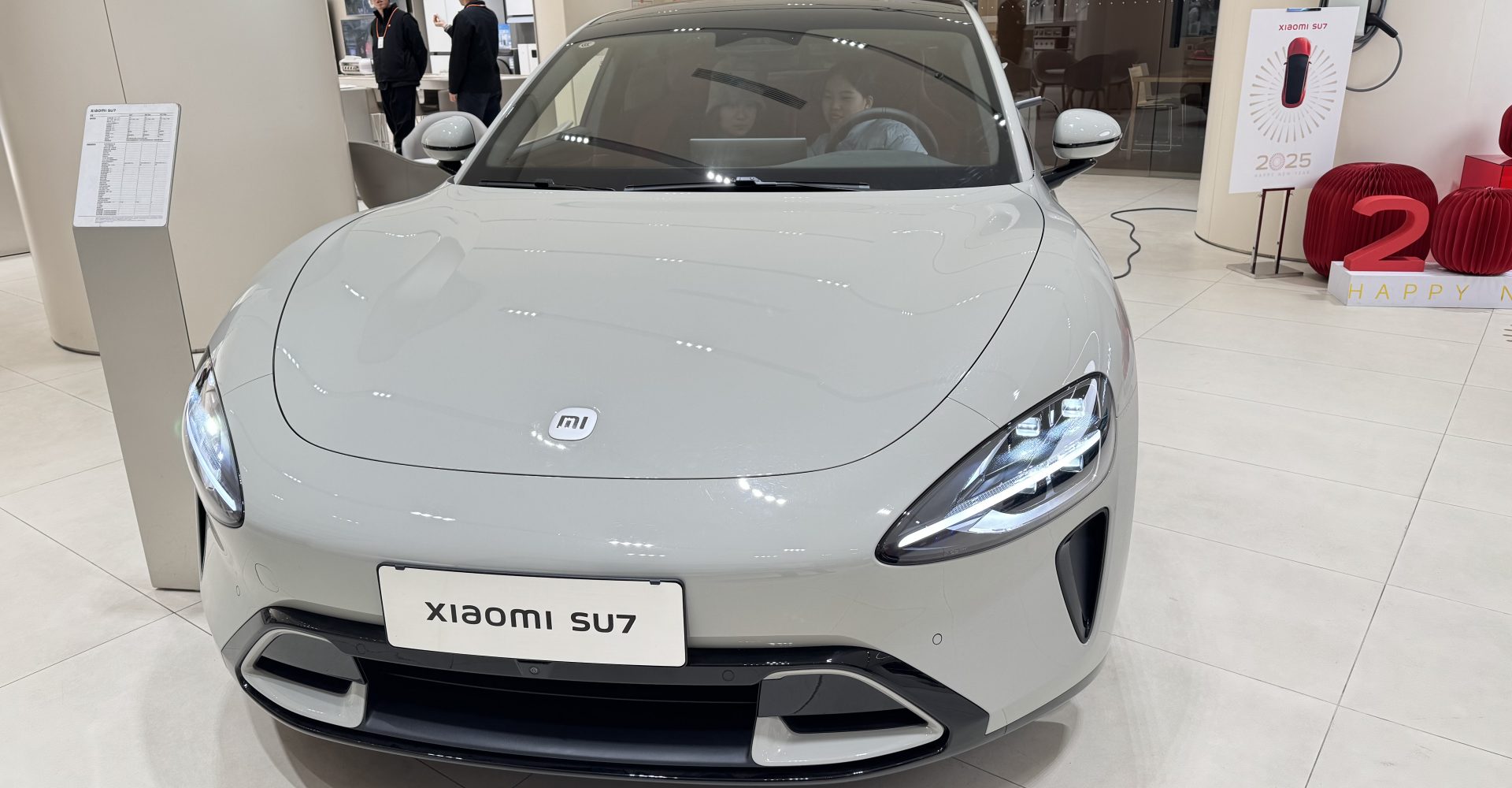 💥小米SU7再出事故！车门卡死，司机命丧车内！