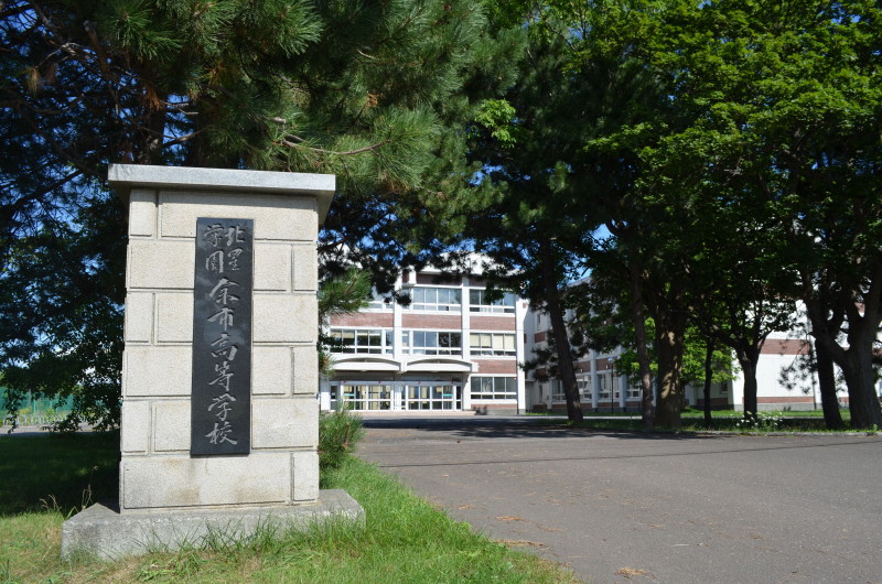 💥叛逆少年回母校！17岁怒告学校！