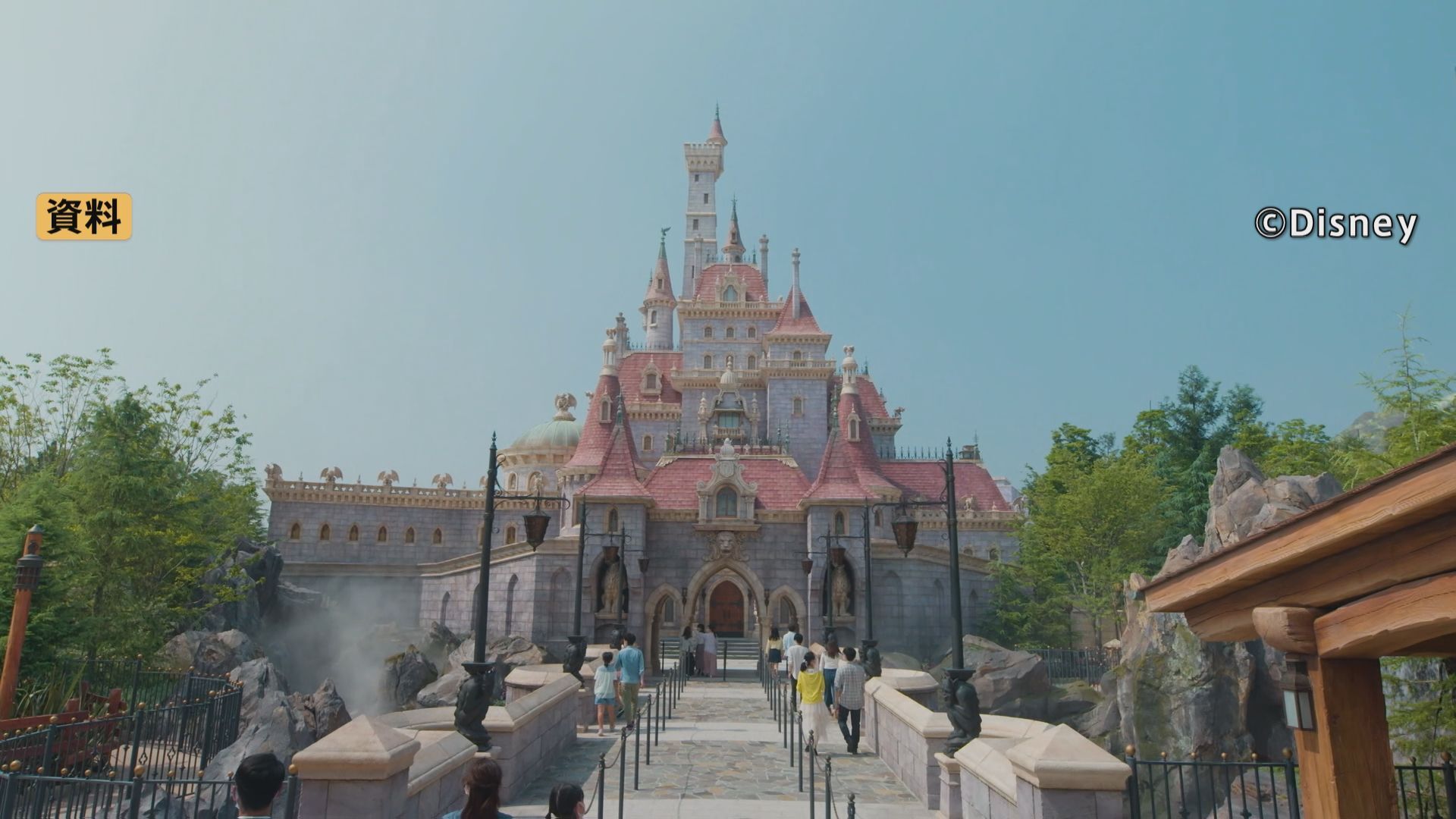 🚨迪士尼惊魂！小童被“美女与野兽”游乐设施安全带勒住！