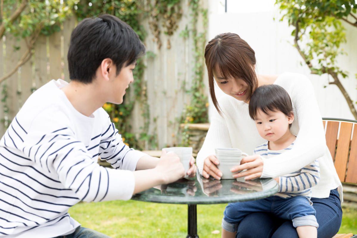 👶带娃去咖啡馆，被告知“人均一单”！自带果汁行吗？