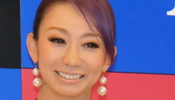 😱42岁歌姬大胆出场！全场石化，尺度惊人！