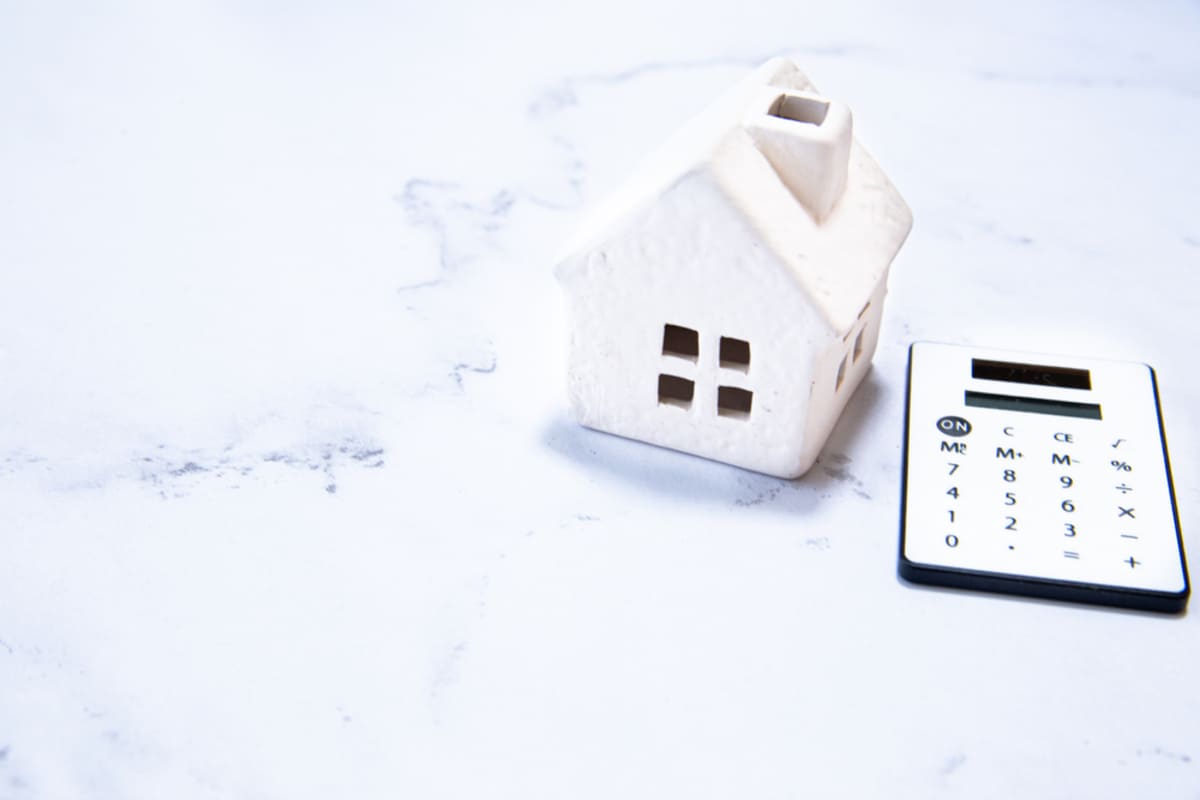 🏠 50岁单身，就租房了！朋友说老了难租，但我月入15万，怕啥？