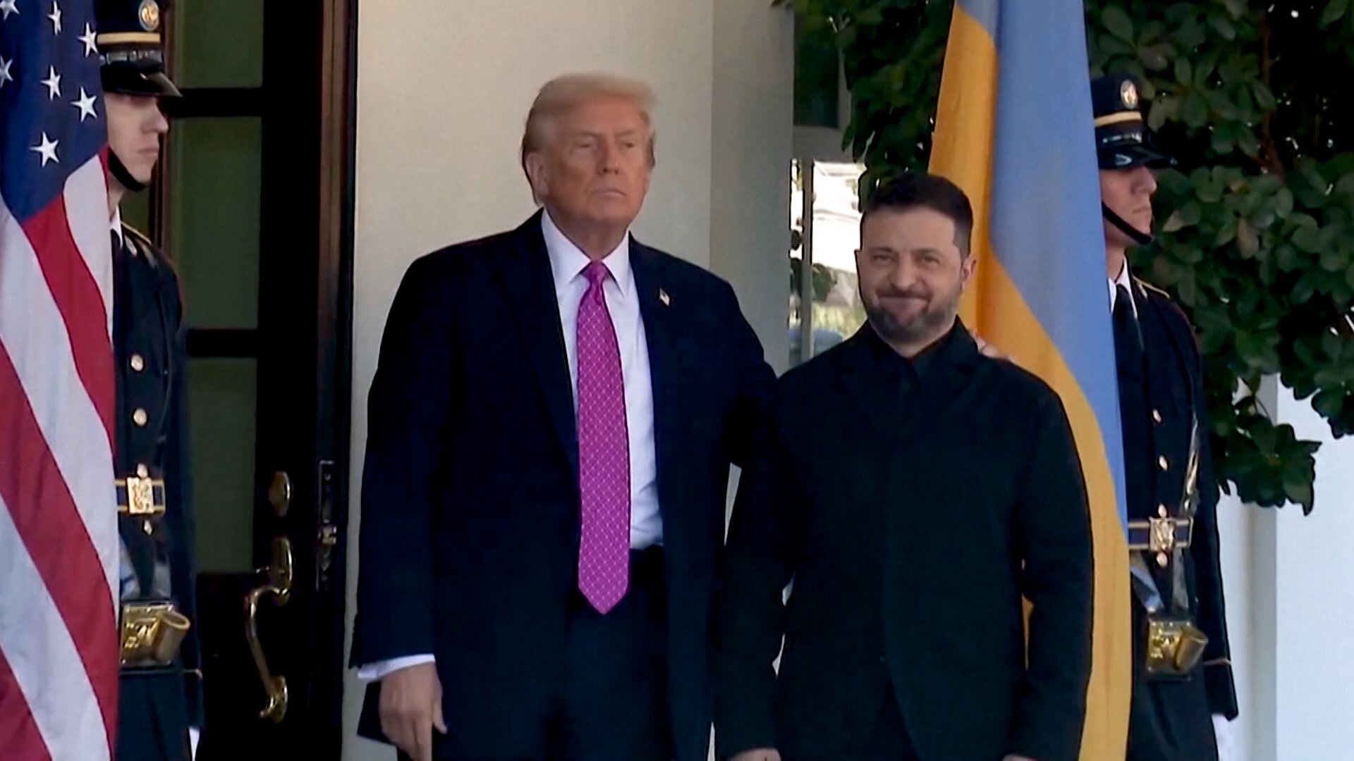 💥特朗普暴怒！与泽连斯基激烈争吵，怒吼不止！