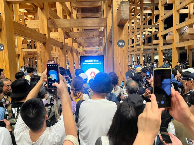 ✨博览会落幕，空留遗憾！😭 12日夜仍有人流连忘返。