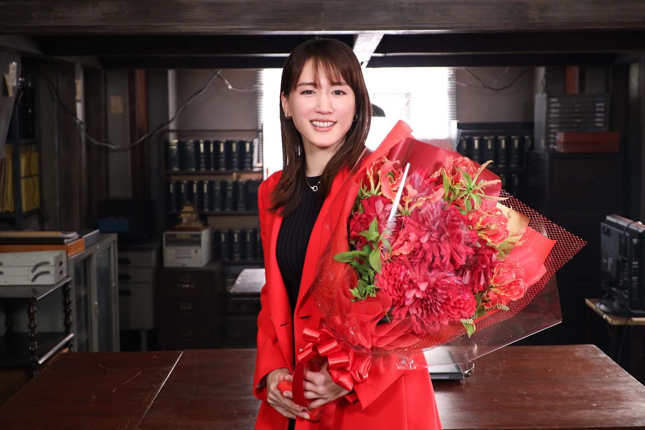 💥绫濑遥突发亲密合照！粉丝：这也太甜了吧！