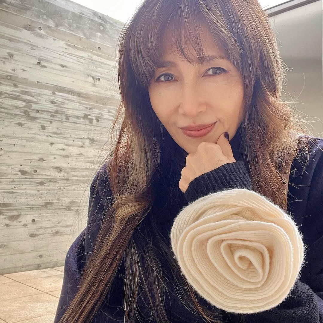 🌸工藤静香大胆露纹身！网友：震惊了！😱