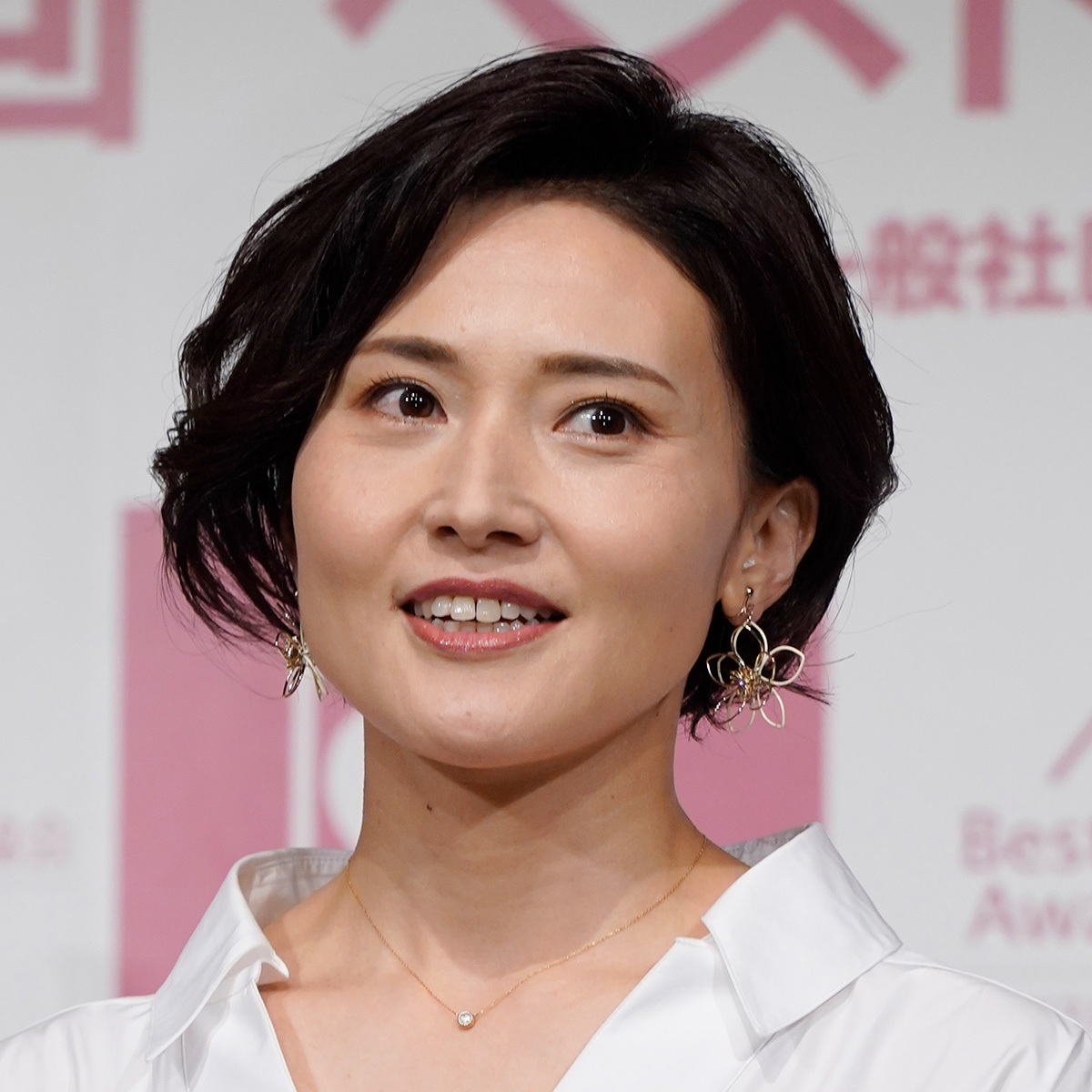 🔥75岁老炮被狂喷！为黑一女政治家，网友：滚吧！