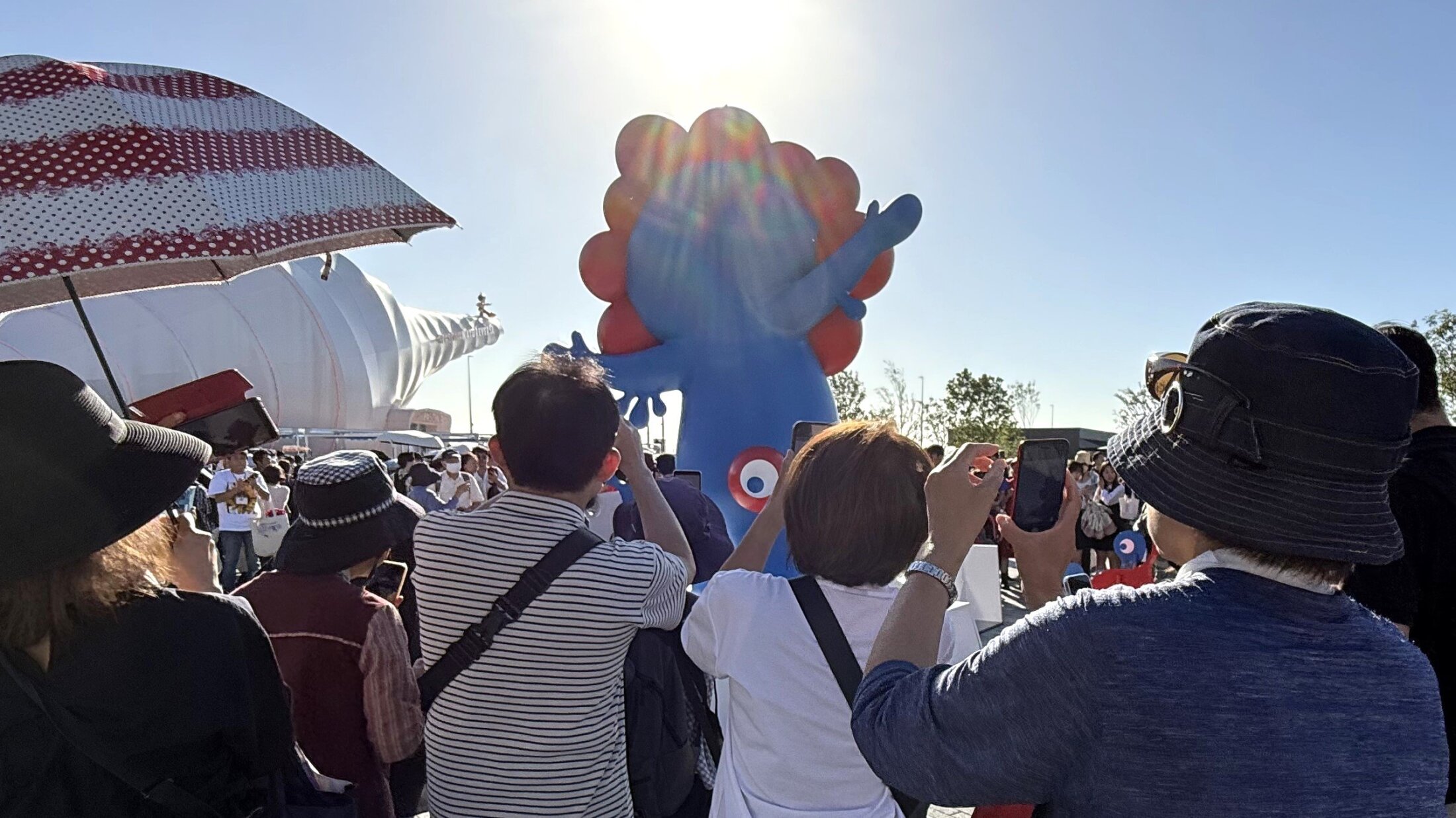 🍑软萌屁股也火了?!万博现场被疯狂偷拍!🔥